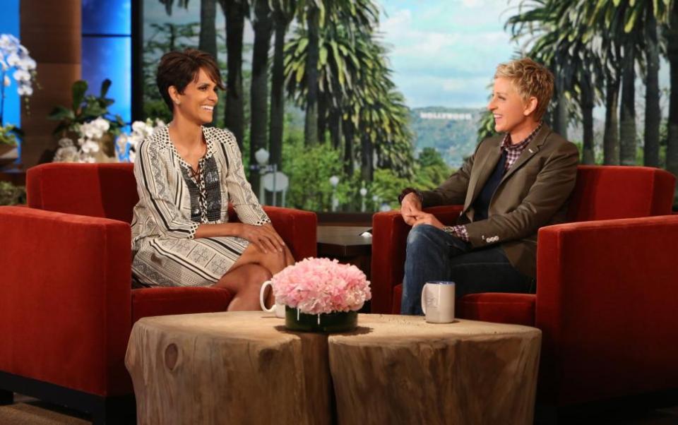 h-halle-berry-έκανε-την-ellen-degeneres-να-κοκκινίσει-2024813