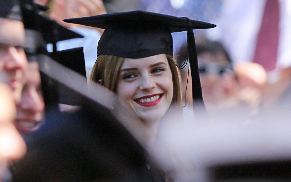 η-τελετή-αποφοίτησης-της-emma-watson-της-πιο-σικ-2025782