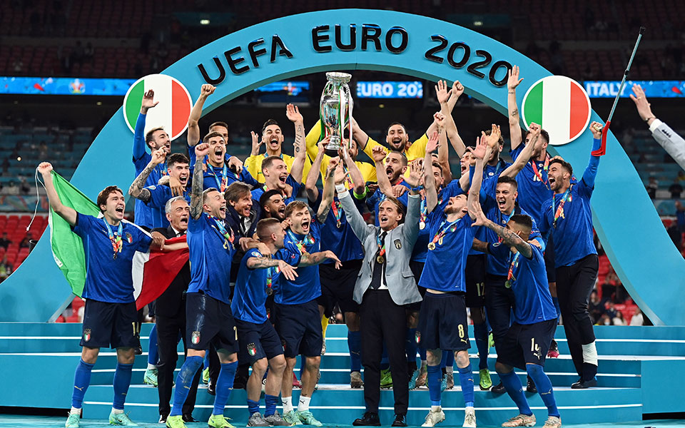 euro-2020-i-italia-protathlitria-eyropis-gia-deyteri-fora-stin-istoria-tis0