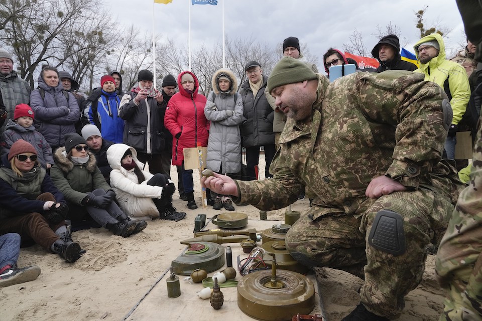 ουκρανία-έτοιμοι-να-πάρουν-τα-όπλα-οι-π-561732799