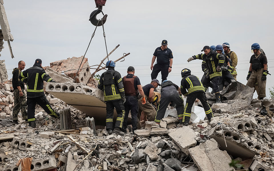 oυκρανία-η-στιγμή-που-οι-ρώσοι-βομβαρδί-561950839