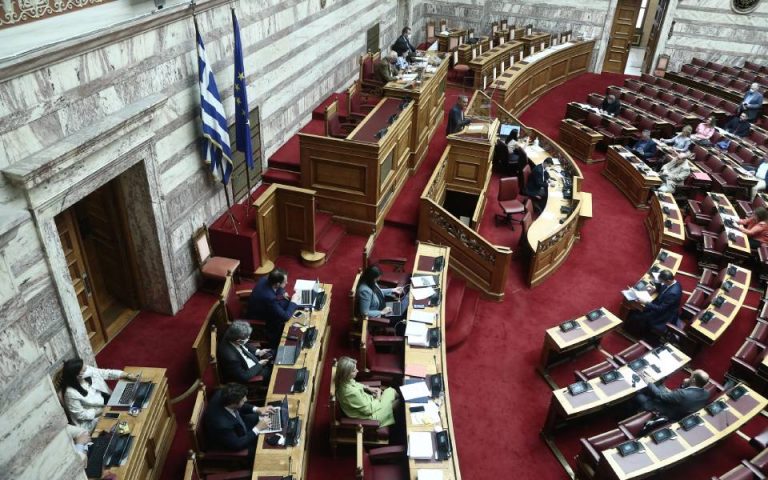 Βουλή: Υπερψηφίστηκε το νομοσχέδιο για τα ΑΕΙ