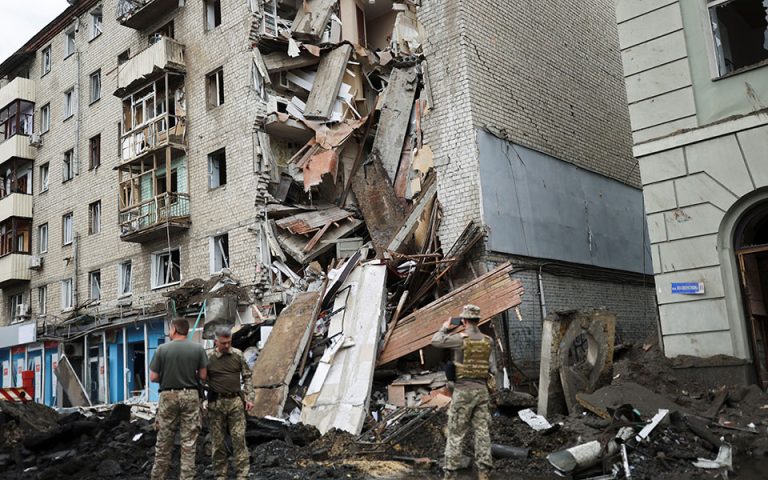 Ουκρανία: Τρεις νεκροί από βομβαρδισμούς στο Χάρκοβο