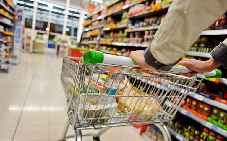Σούπερ μάρκετ: 31 κατηγορίες προϊόντων στο «καλάθι» των φθηνών ειδών