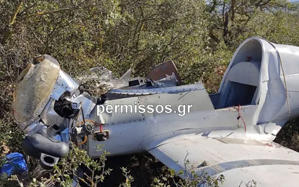 Πτώση μονοκινητήριου αεροπλάνου κοντά στην εθνική οδό Αθηνών – Λαμίας (εικόνες)-1