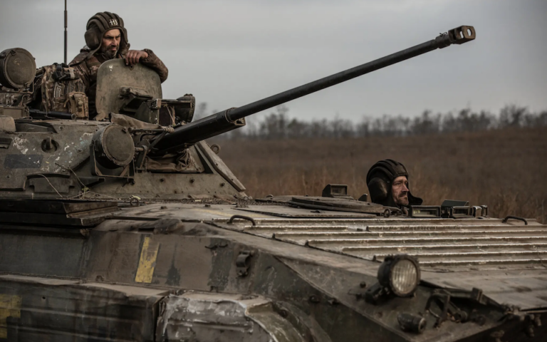 Σε κομβικό σημείο ο πόλεμος – Οι Ουκρανοί αντεπιτίθενται, οι Ρώσοι θωρακίζονται