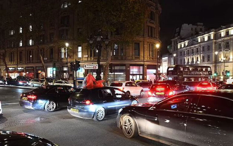 Λονδίνο: Κυκλοφοριακό χάος από αλβανικούς εορτασμούς – Πώς αντιδρούν οι Βρετανοί