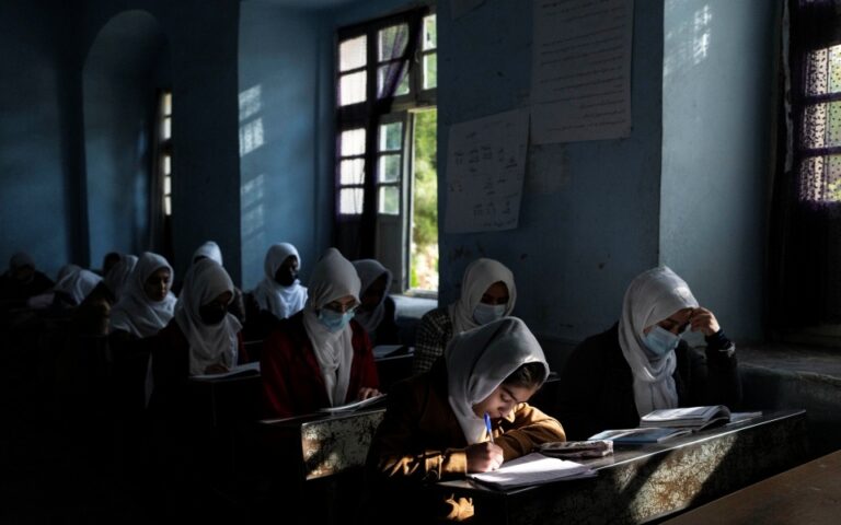 Αφγανιστάν: Οι Ταλιμπάν απαγορεύουν τη φοίτηση γυναικών στα πανεπιστήμια