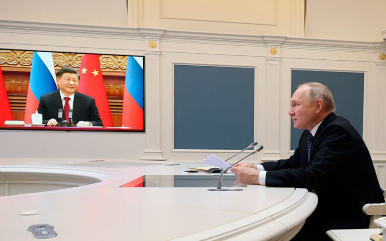 Πούτιν σε Σι: Επιθυμούμε την ενίσχυση της στρατιωτικής συνεργασίας με την Κίνα