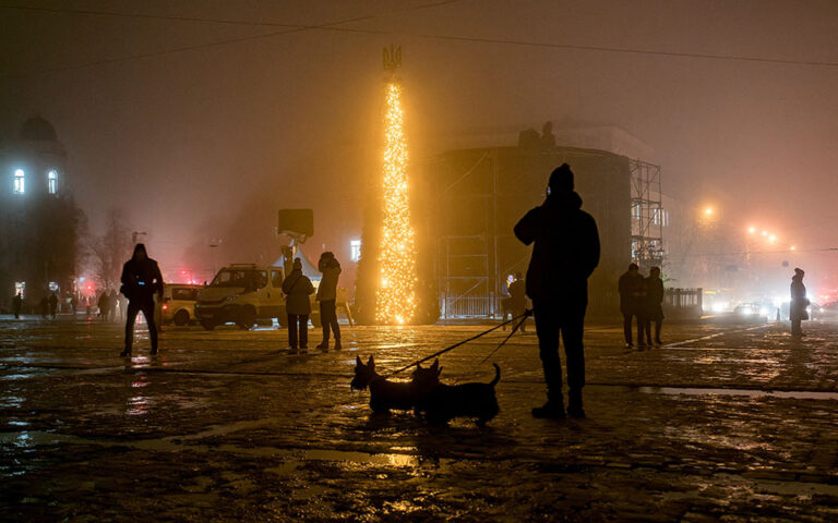 Ουκρανία: Το Κίεβο μετρά τις πληγές του και προετοιμάζεται για μια αβέβαιη περίοδο εορτών