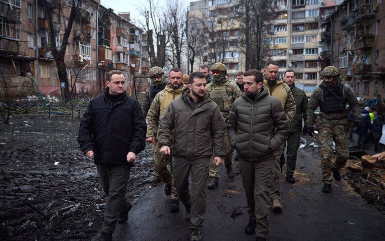 Ουκρανία: Τα δέκα σημεία του ειρηνευτικού σχεδίου Ζελένσκι και οι επιφυλάξεις της Δύσης