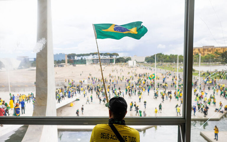 Βραζιλία:  Εισβολή υποστηρικτών του Μπολσονάρο στο Κογκρέσο και το προεδρικό μέγαρο