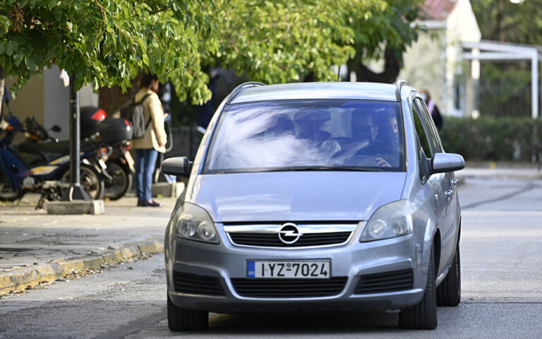  Σε απεργία πείνας η μητέρα της 12χρονης