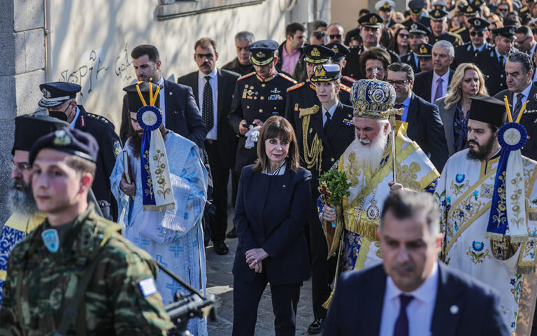  H σημερινή μέρα φέρνει το μήνυμα της νίκης του φωτός ενάντια στο σκότος