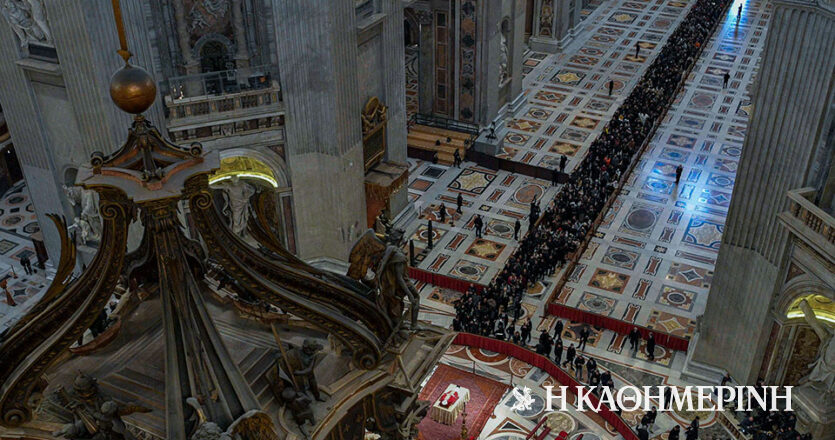 Βατικανό: Σε λαϊκό προσκύνημα η σορός του επίτιμου πάπα Βενέδικτου