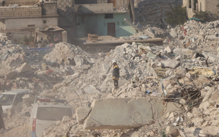 Σεισμός στη Συρία: Πώς ο εμφύλιος πόλεμος θέτει εμπόδια στην ανθρωπιστική βοήθεια