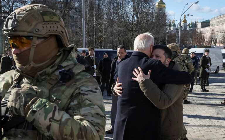 Ο Μπάιντεν στο Κίεβο – Το παρασκήνιο και τα μηνύματα μιας ιστορικής επίσκεψης