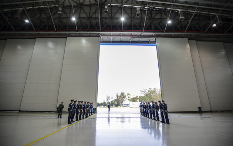 Υποσμηναγός βρέθηκε νεκρός μέσα στη μονάδα του στην Ελευσίνα