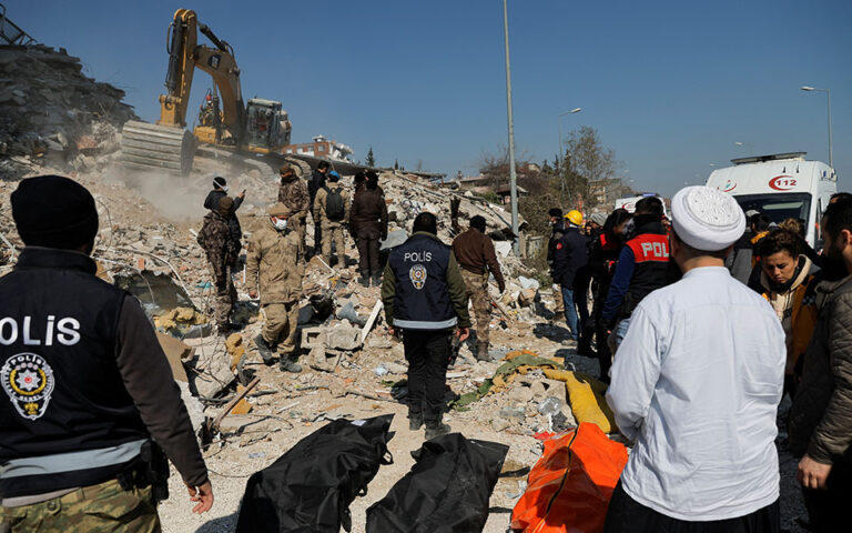 Τουρκία: Ανασύρθηκαν ζωντανοί 296 ώρες μετά τον σεισμό
