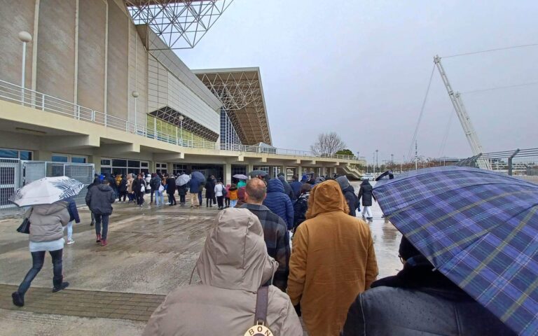  Κοσμοσυρροή στο ΟΑΚΑ για Τσιτσιπά, παρά την κακοκαιρία