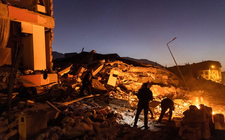 Τουρκία: Μια 77χρονη ανασύρθηκε ζωντανή 212 ώρες μετά τον σεισμό