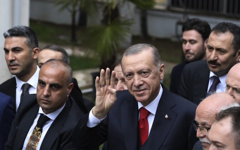 Εκλογές στην Τουρκία: Ο Ερντογάν μεταξύ κάλπης, Δύσης και Ρωσίας
