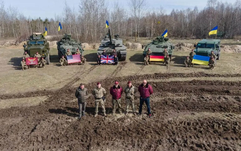 Ουκρανία: Ο υπ. Αμυνας ευχαριστεί το Λονδίνο για την αποστολή «φανταστικών» αρμάτων μάχης