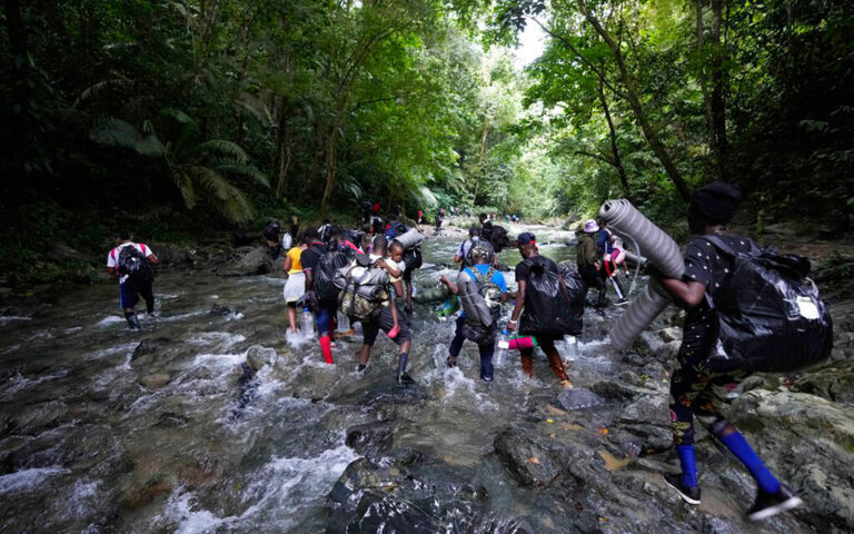 Παναμάς: Αριθμός ρεκόρ παιδιών διέσχισε την επικίνδυνη ζούγκλα του Ντάριεν με προορισμό τις ΗΠΑ