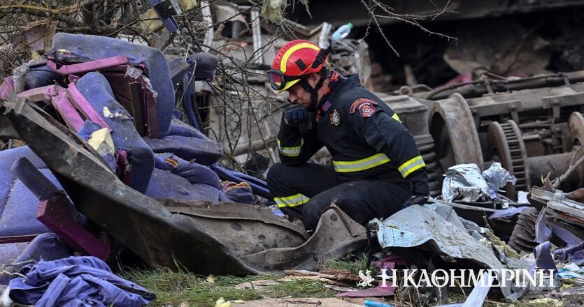 Τραγωδία στα Τέμπη: Ξεκινούν και πάλι οι έρευνες στο τρίτο βαγόνι – Στον ανακριτή ο σταθμάρχης