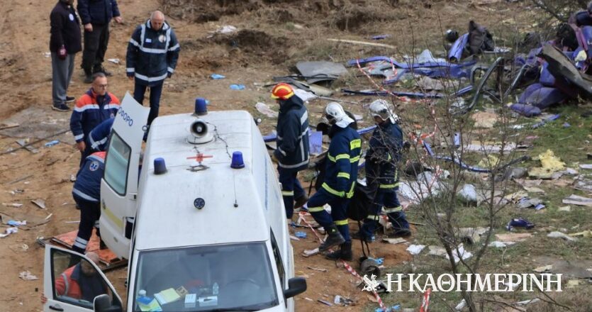 Τραγωδία στα Τέμπη: Δύσκολη η κατάσταση στα νοσοκομεία της Λάρισας – Ξεκίνησε η διαδικασία αναγνώρισης των σορών