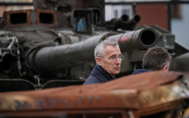 Ο Στόλτενμπεργκ στο Κίεβο, για πρώτη φορά έπειτα από 14 μήνες πολέμου
