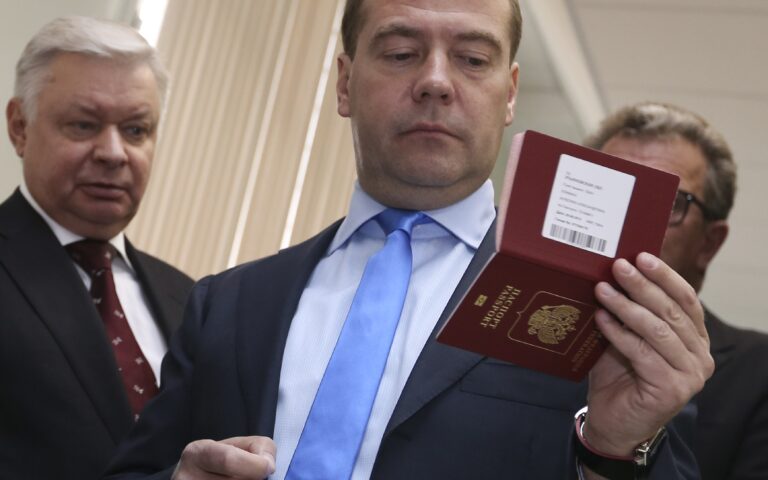 Ρωσία: Κατάσχονται διαβατήρια υψηλόβαθμων αξιωματούχων για να μη «δραπετεύσουν» στο εξωτερικό