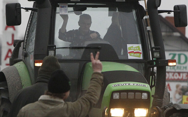Πολωνία: Αντιδράσεις των αγροτών και πολιτική αναταραχή από την επίσκεψη Ζελένσκι στην Βαρσοβία