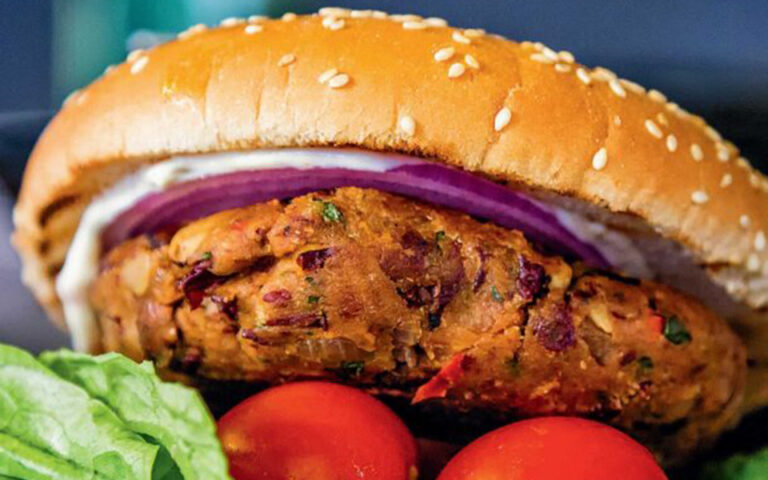 Veggie burger από φασόλια και μανιτάρια, με σπιτική μαγιονέζα