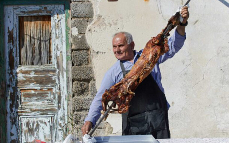 Ρουμελιώτικο Πάσχα στην Αθήνα με ψήστες-μάστορες της σούβλας