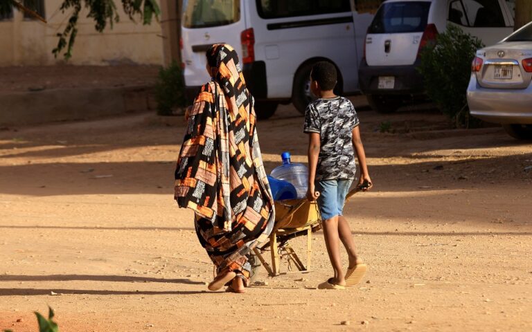 Σουδάν: Η πλευρά των παραστρατιωτικών δυνάμεων κηρύσσει τριήμερη κατάπαυση του πυρός