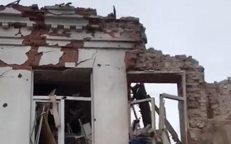 Ζελένσκι: Καταγγέλλει ρωσική επίθεση σε μουσείο στο Κουπιάνσκ – Αναφορές για νεκρό και εγκλωβισμένους