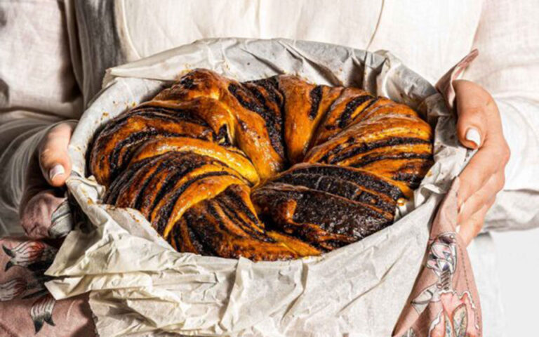  babka, μπριός ή τσουρεκάκια-buns;