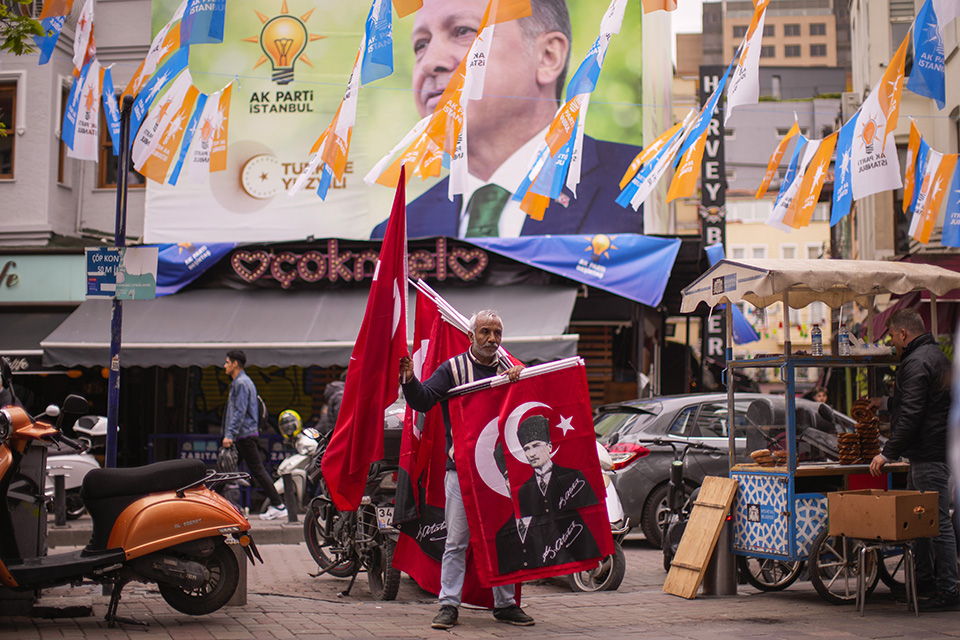 «Μίκρυνε η φωτογραφία του Ατατούρκ στους δρόμους» – Eλληνες της Πόλης μιλούν για τις εκλογές στην Τουρκία-2