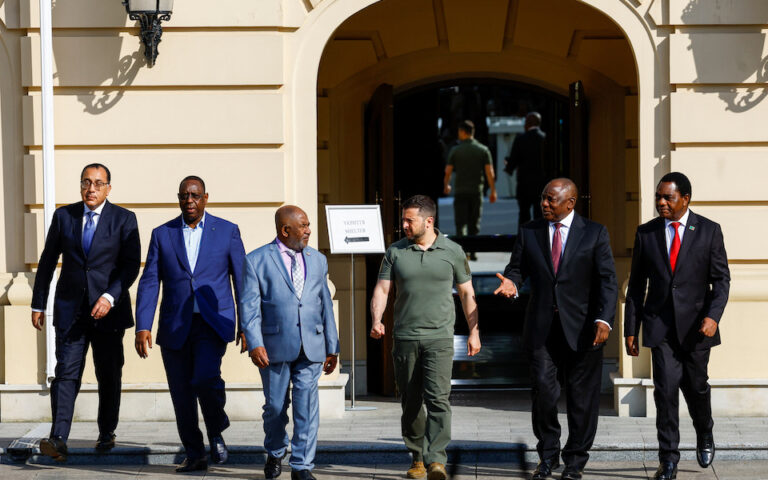 Ο Ζελένσκι υποδέχθηκε στο Κίεβο τους ηγέτες αφρικανικών χωρών