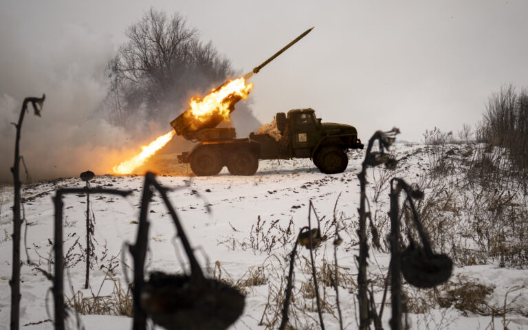 Πόλεμος στην Ουκρανία: «Η Ε.Ε. επιταχύνει τις παραδόσεις όπλων στο Κίεβο»