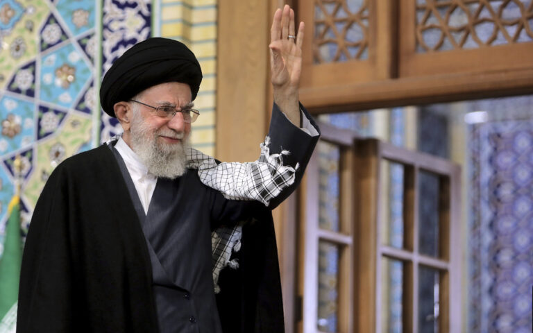 WSJ: Οι ΗΠΑ ξεκινούν «αθόρυβη» διπλωματική προσέγγιση με το Ιράν