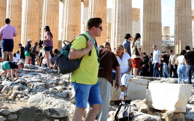 Ελληνικός τουρισμός: Στα 39,2 δισ. θα ανέλθουν φέτος τα έσοδα