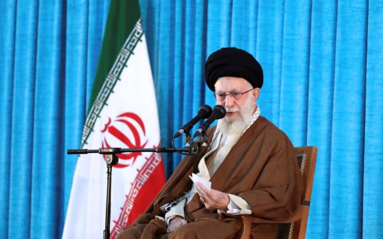 Αγιατολάχ Χαμεϊνί: «Ναι στην συμφωνία με τη Δύση, αρκεί να μείνει ανέπαφη η πυρηνική μας βιομηχανία»
