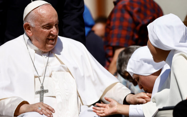 Βατικανό: Εσπευσμένα στο νοσοκομείο για επέμβαση ο Πάπας Φραγκίσκος