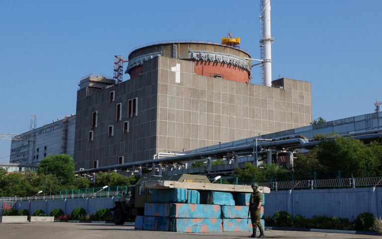 Ουκρανία: Ο Ζελένσκι προειδοποιεί για ρωσική επίθεση στον πυρηνικό σταθμό της Ζαπορίζια