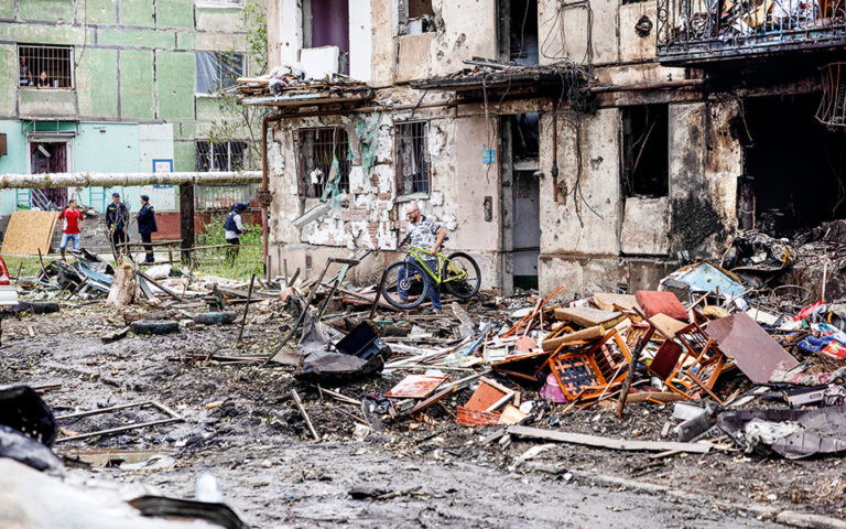 Πόλεμος στην Ουκρανία: Βομβάρδισαν τη γενέτειρα του Ζελένσκι   