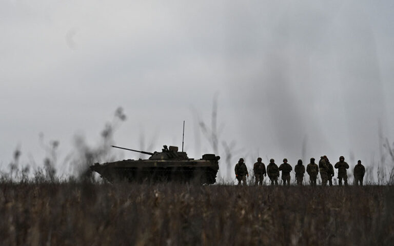 Ουκρανία: Ασκήσεις διπλωματίας στη σκιά του πολέμου