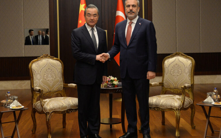 Τουρκία – Κίνα: Συνάντηση Φιντάν – Γουάνγκ στην Κωνσταντινούπολη