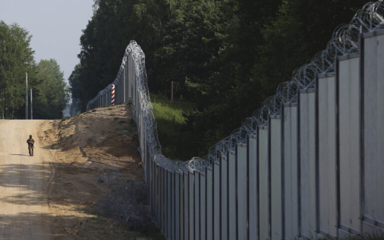 Πολωνία και Λιθουανία εξετάζουν το ενδεχόμενο να κλείσουν τα σύνορά τους με τη Λευκορωσία